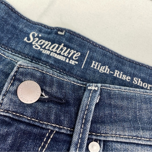 Levi’s Signature High Rise Blue Denim Shorts Size 6 - Picture 3 of 9